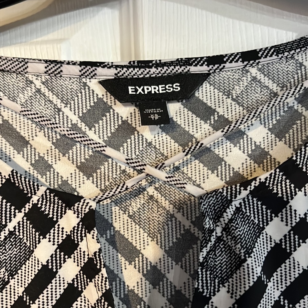 Express Blouse - Picture 2 of 3